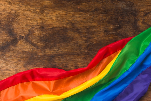 Heldere LGBT-vlag aan boord