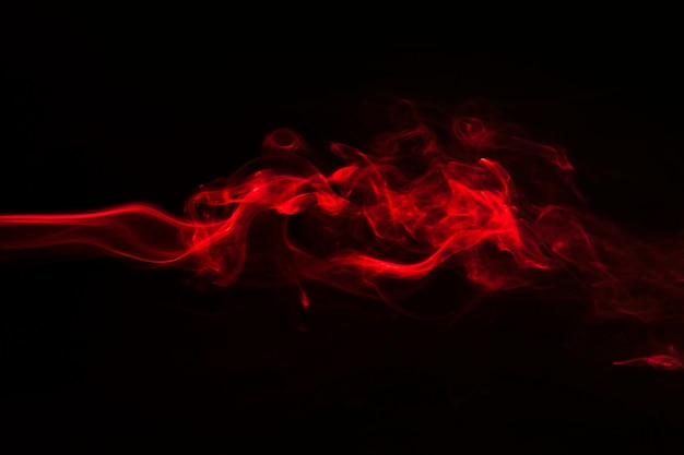 Foto heldere rode rook abstracte zwarte achtergrond