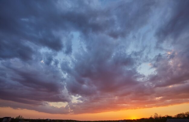 Heldere zonsondergang hemelachtergrond