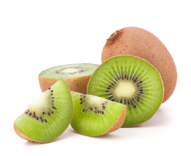 Hele kiwi's en zijn segmenten