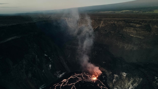 ハワイ島のハワイ火山国立公園にあるキラウエア火山のヘリコプター。