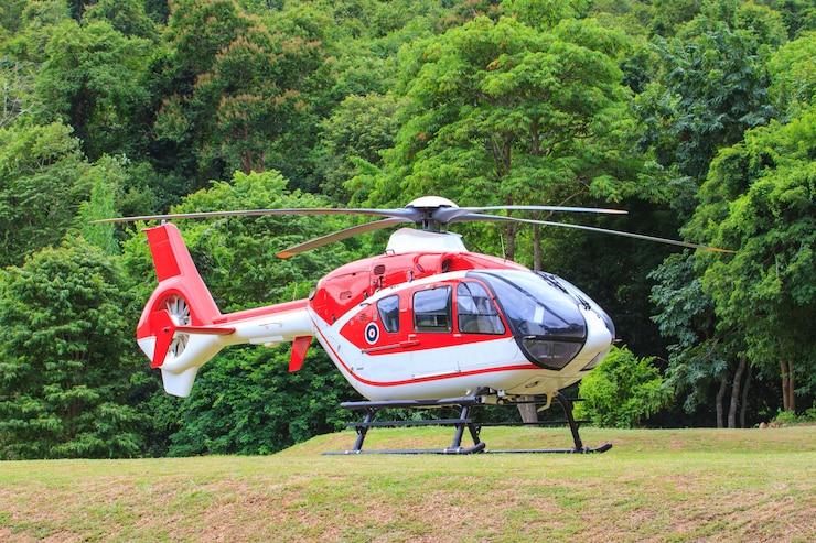 Photo helicopter standing on landing strip