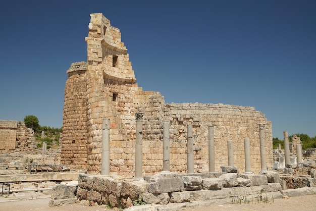 Hellenistische poort in de oude stad Perge in Antalya Turkiye