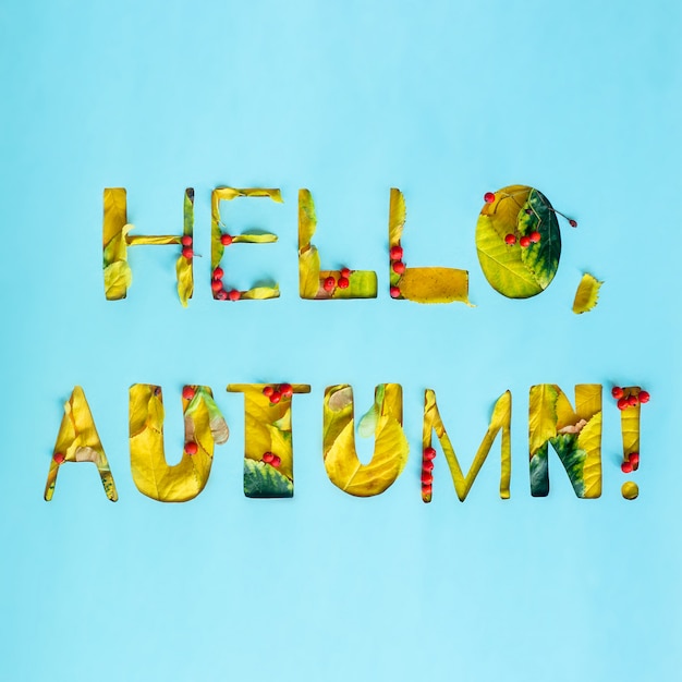 Photo hello autumn voluminous text from autumn leaves