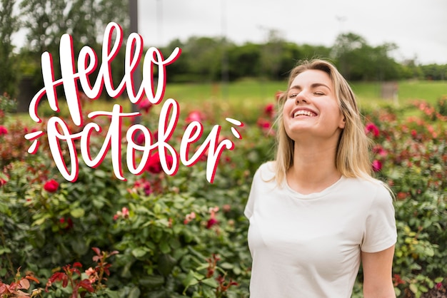 Photo hello october background with smiley woman