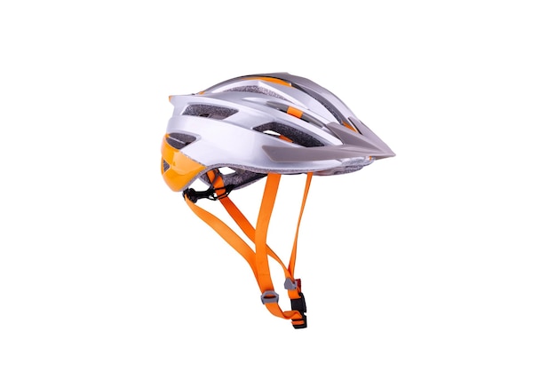 흰색 배경에 격리된 자전거를 탈 때 안전을 위한 헬멧 자전거