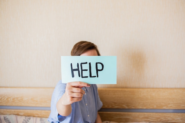 Foto aiutare le donne alla violenza e al concetto di abuso donna stressare i diritti umani abusidipendenza e alcolismo