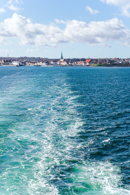 Helsingor - Helsingborg ferry en kasteel van Kronborg in Denemarken