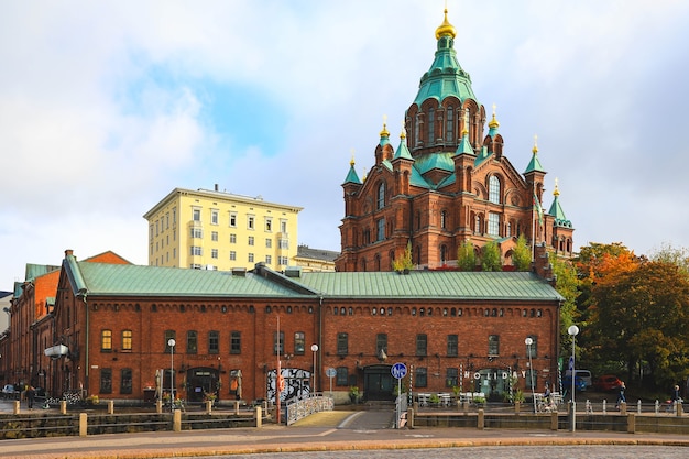 핀란드 헬싱키-2019 년 10 월 5 일 : 핀란드 헬싱키 구시 가지 카 타자 녹카 지구에있는 우스 펜 스키 정교회 성당