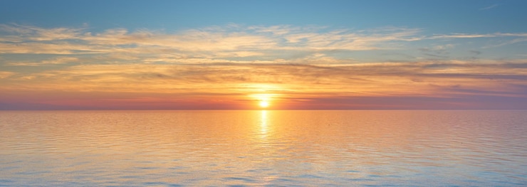 Foto hemel achtergrond bij zonsondergang