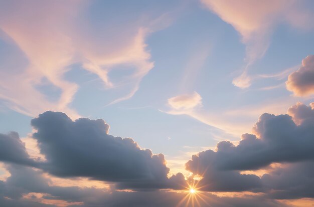 Hemel in roze en blauwe pastelkleur met witte pluizige wolken