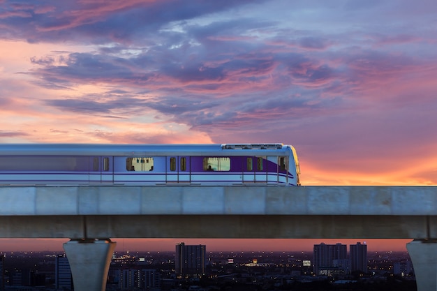 Hemeltrein in de stad, bangkok, thailand