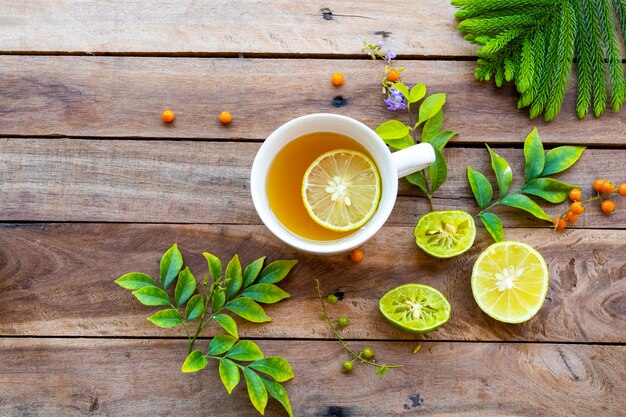 레몬 조각으로 기침 아픈 초본 건강 음료 뜨거운 꿀 레몬 건강 관리