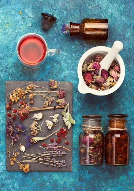 Photo herbal medicine concept dried herbs flowers for herbal tea