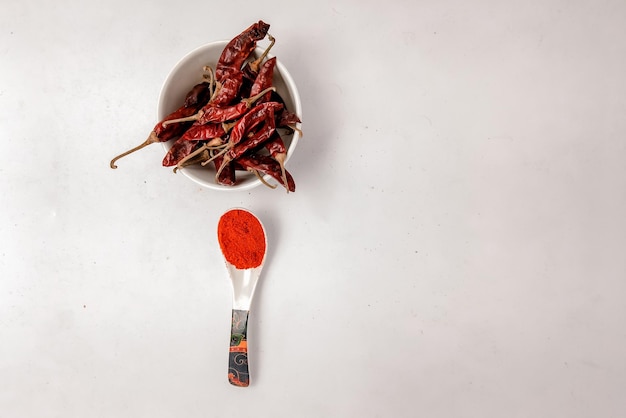 Photo herbs and spices on spoons