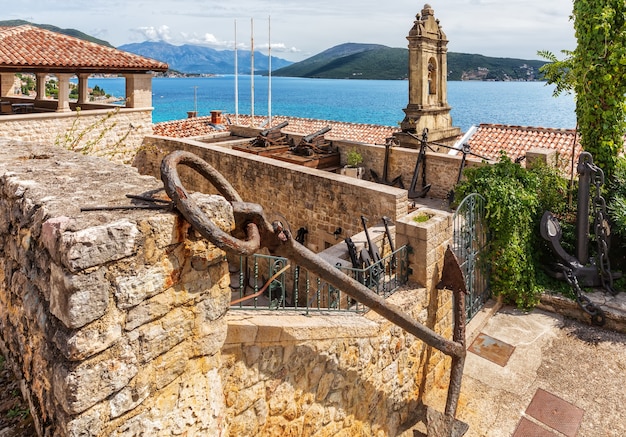 Herceg Novi kustlijn luchtfoto van de oude stad, Montenegro.