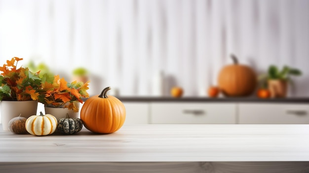 Herfst achtergrond met pompoenen en bladeren op witte houten tafel in de keuken