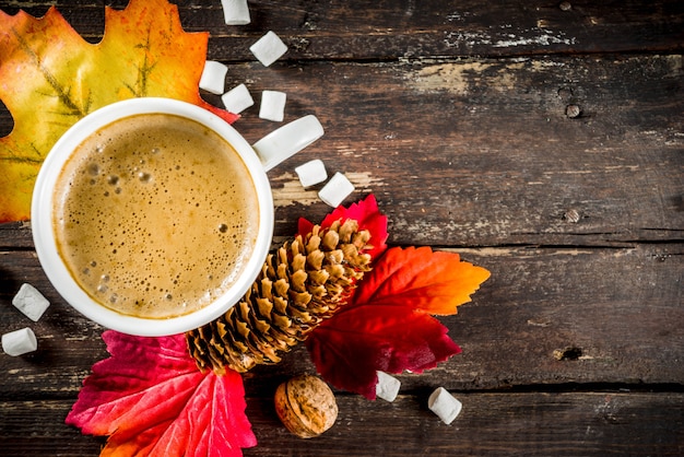 Herfst Flatlay met cappuccino of warme chocolademelk