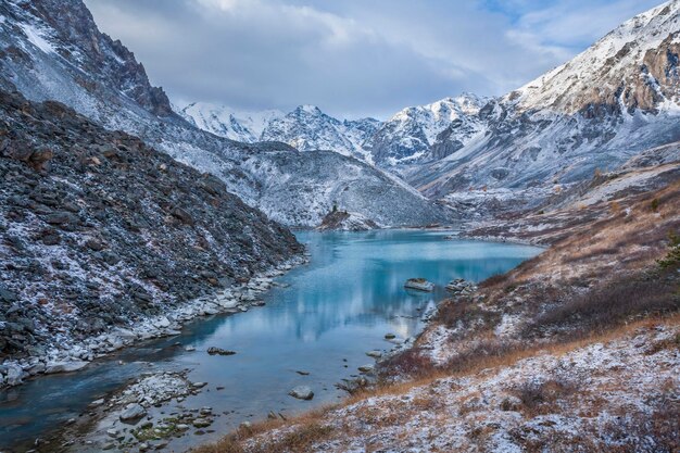 Foto herfst landschap in altai altai gebergte zuid-siberië, rusland