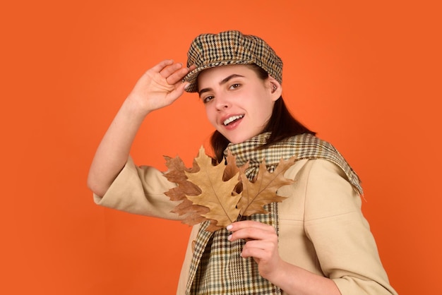 Herfst portret herfst vrouw herfstbladeren seizoen studio geïsoleerd background