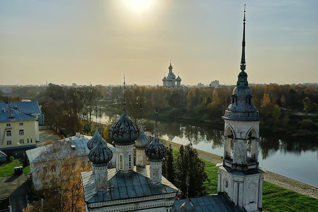 herfst vologda kremlin, drone bovenaanzicht, rusland religie christelijke kerk