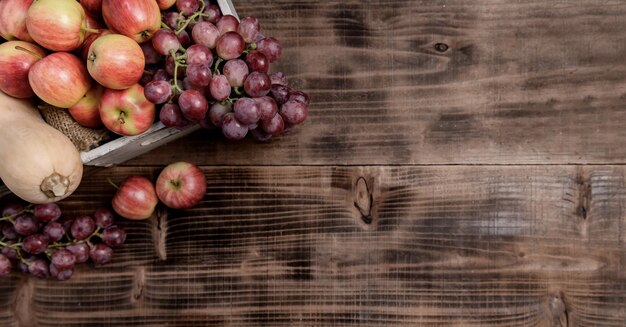 Herfstoogst en herfstseizoen met groenten en fruit