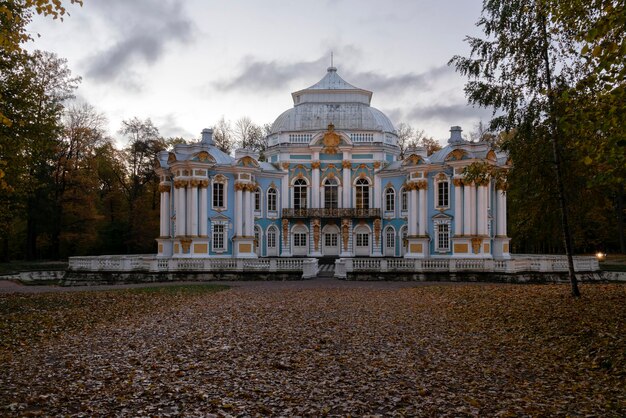 Foto padiglione dell'eremo nel parco di caterina di carskoe selo pushkin a san pietroburgo russia