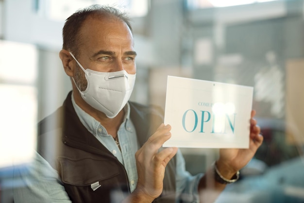 Heropend voor een bedrijf tijdens de pandemie van het coronavirus