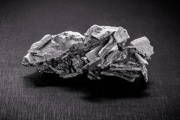 Hessiet is een minerale vorm van telluride-dizilver, het is een relatief zeldzame sulfide