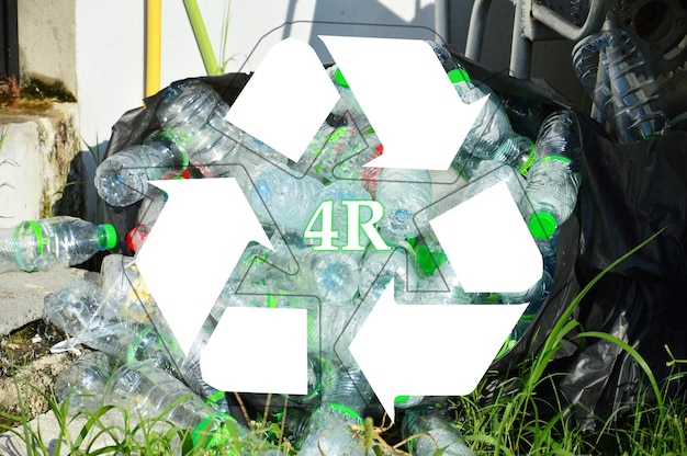 Foto het 4r-concept is een manier om groene ruimte aan de wereld toe te voegen, zodat we dichter bij het milieu kunnen komen door het afvalprobleem te stoppen