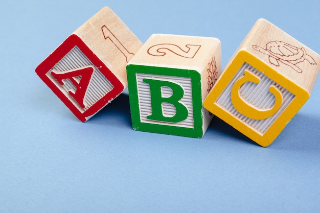 Het alfabet blokkeert ABC dicht omhoog, onderwijsconcept
