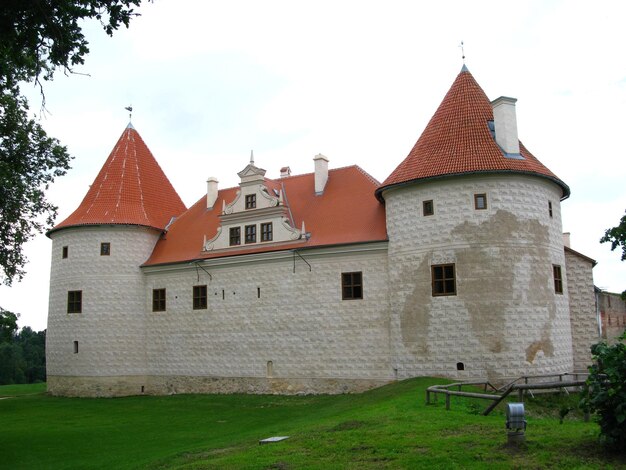 Het Bauska-kasteel in het land van Letland