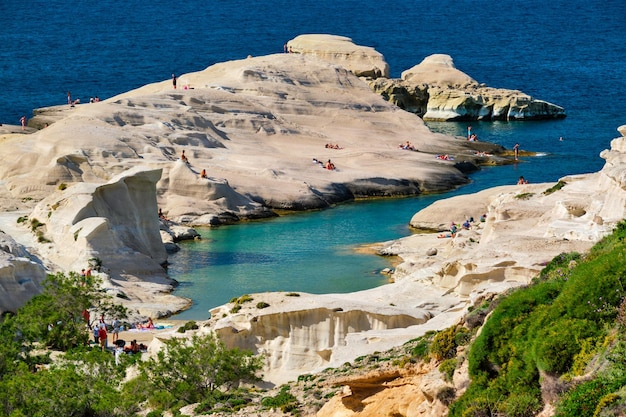 Het beroemde Sarakiniko-strand op het eiland Milos in Griekenland