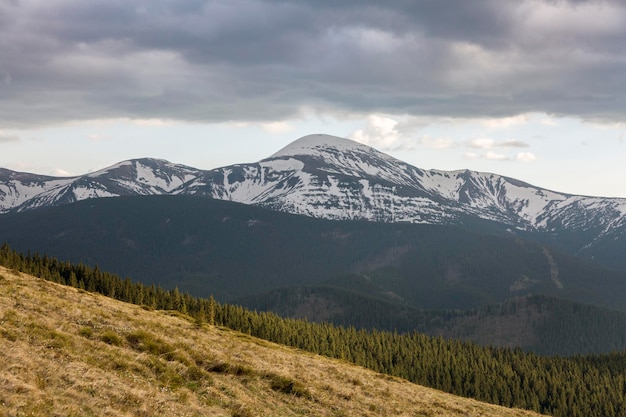 Het beste uitzicht komt na de zwaarste beklimming van de Mount Hoverla The Carpathians