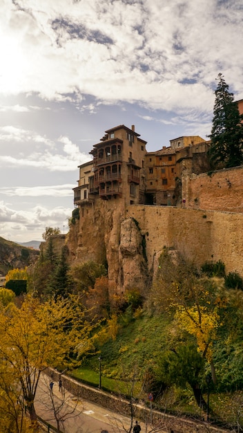 Het betoverde stadse natuurpark, groep van crapicious vormen kalksteenrotsen in Cuenca, Castilla la Macha, Spanje.