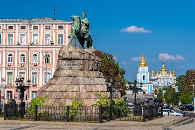 Het Bogdan Khmelnitsky-monument in het St. Michael-klooster in Kiev, Oekraïne