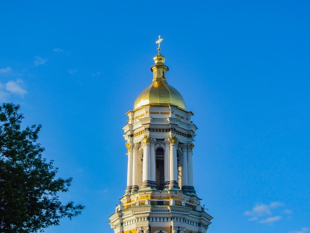 Het bovenste deel van de klokkentoren van de Grote Lavra