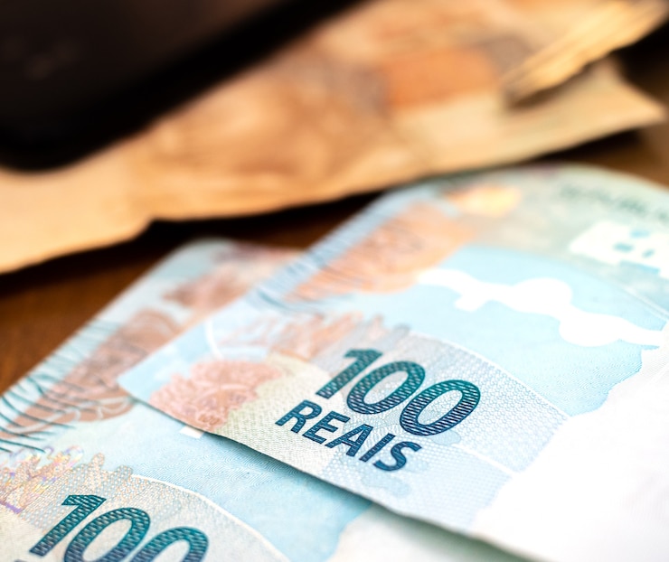 het Braziliaanse geld in close-up foto voor het concept van de Braziliaanse economie