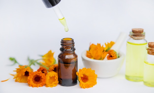 Het calendula-extract. Medicinale planten.