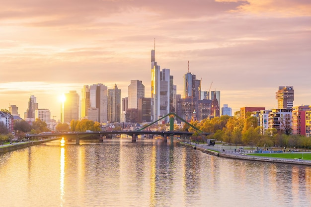 Foto het centrum van de stad frankfurt skyline stadsbeeld van duitsland