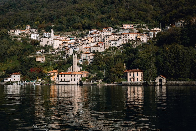 Het comomeer in italië op een mooie zomerdag