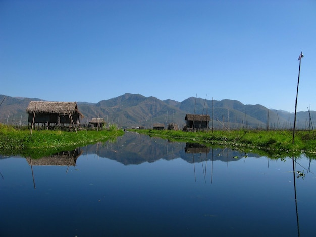 Het dorp aan de kust van het inlemeer myanmar