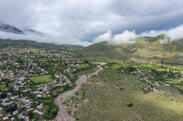 Het dorp El Mollar in Tucuman Argentinië gezien vanaf een drone