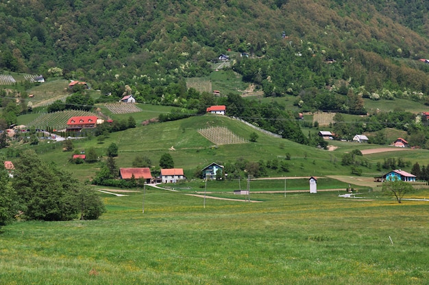 Het dorp in bergen van Slovenië