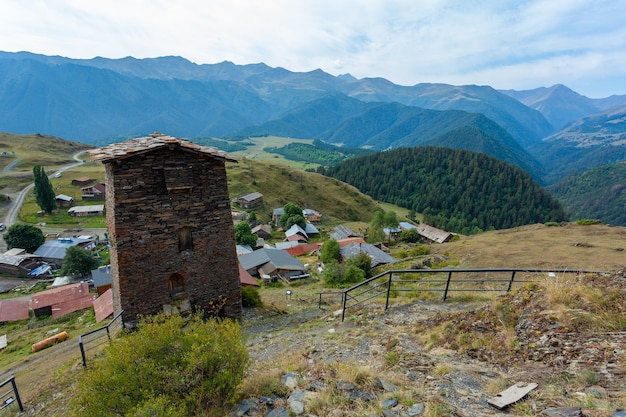 Het dorp Upper Omalo en het fort Keselo. Reis naar Georgië. Kaukasus