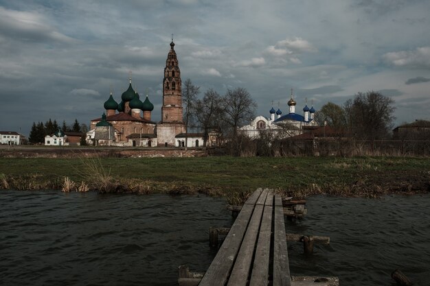 Het dorp Velikoye in de regio Yaroslavl.