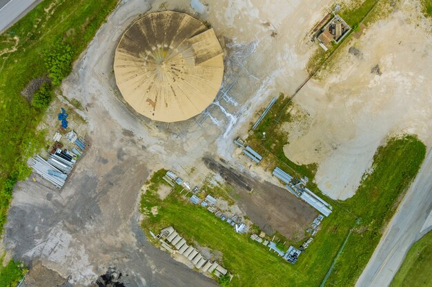 Het drainagebuizensysteem voor het leggen van ondergrondse nutsvoorzieningen uit leidingen van toevoerrioolwater