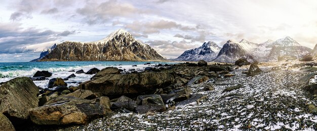 Het dramatische landschap van de Noorse fjord