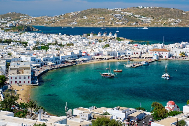 Het eilandhaven van Mykonos met boten, de eilanden van Cycladen, Griekenland