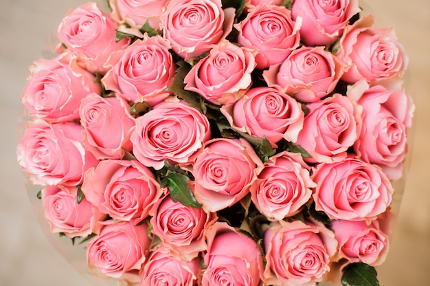 Het elegante boeket van rozen steeg dicht omhoog gekleurd